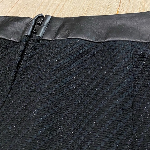 Suzy Shier 90s aesthetic black skirt with polyurethane leather accents - Picture 8 of 8